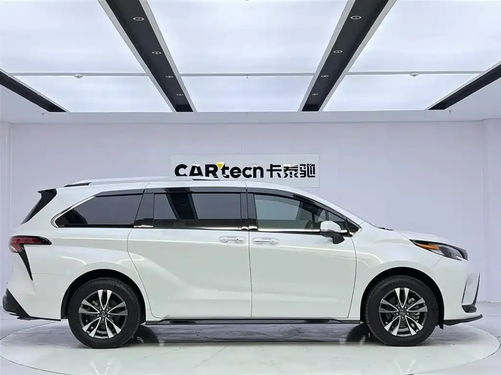 Toyota Granvia 2024 из CN, фото 3