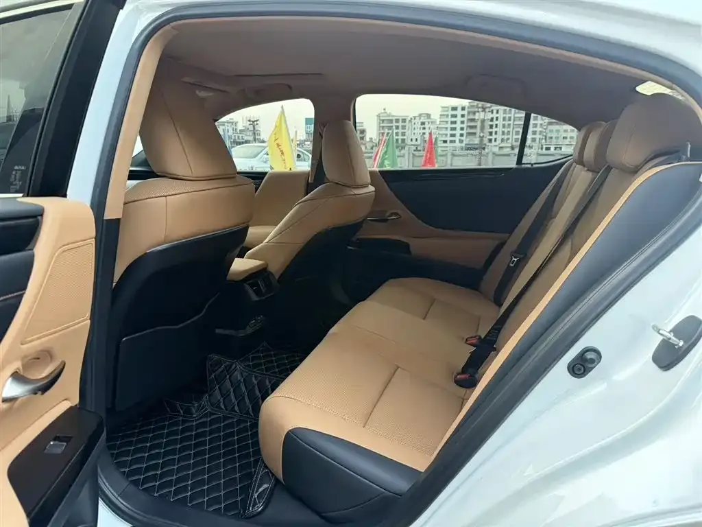 Lexus ES 2023 из CN, фото 2