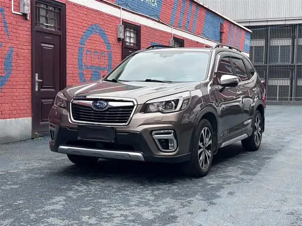 Subaru Forester — фото 1