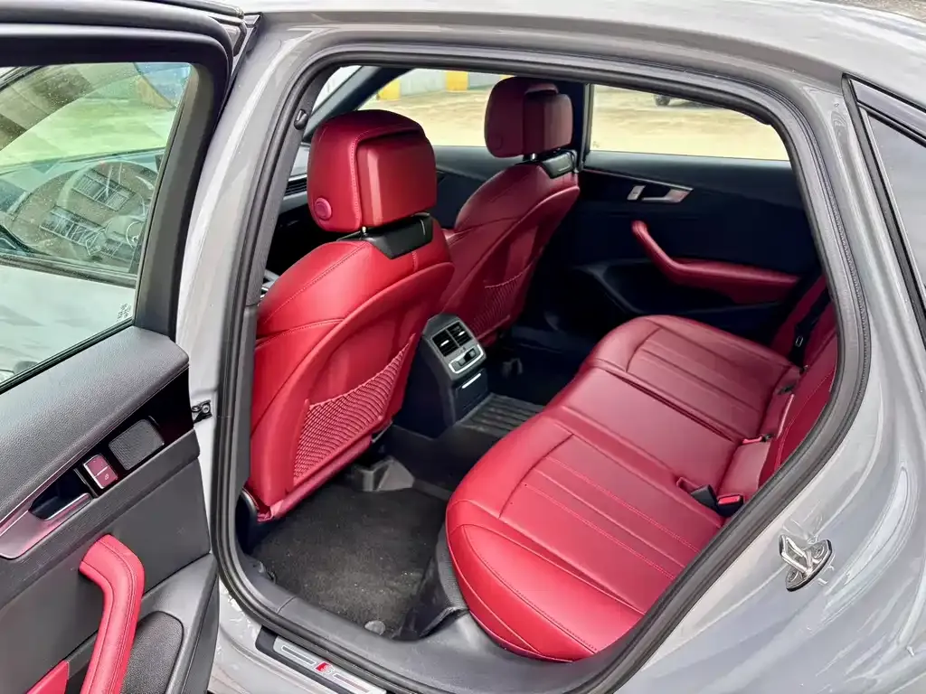 Audi A4L 2025 из CN, фото 4