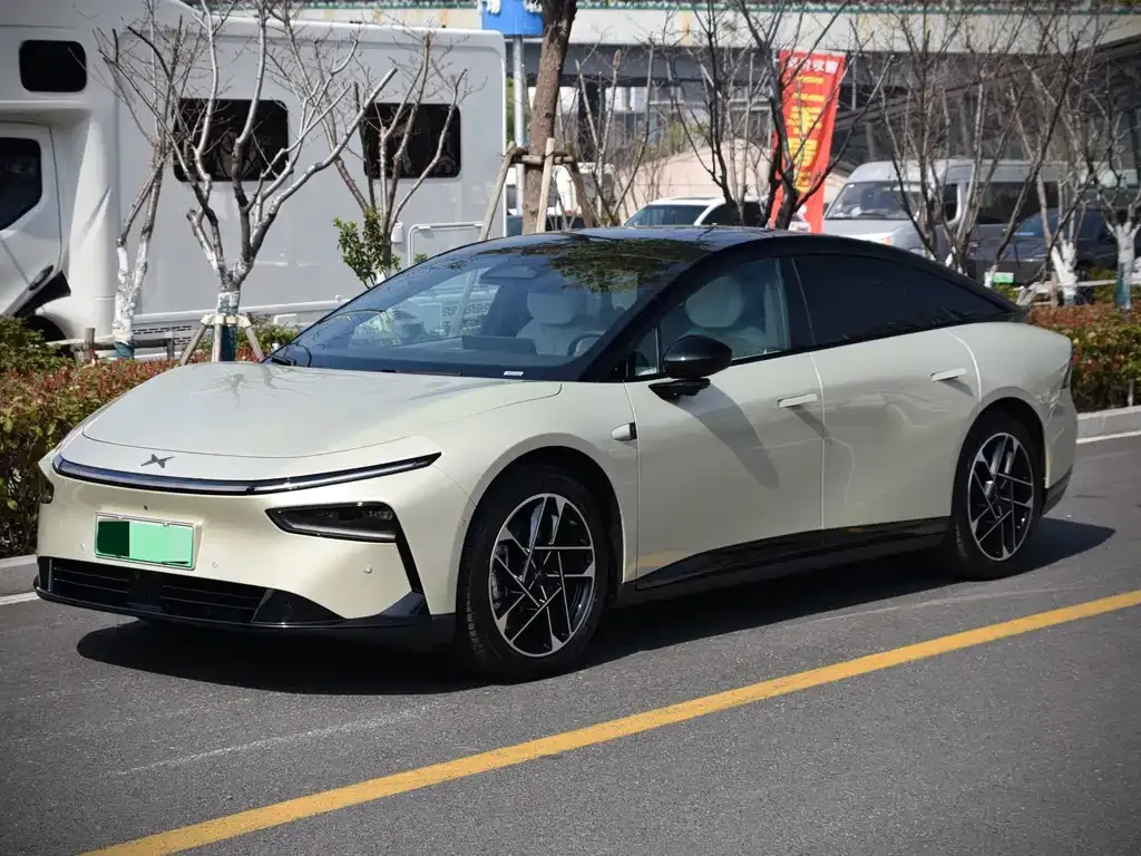 XPeng P7+ — фото 1