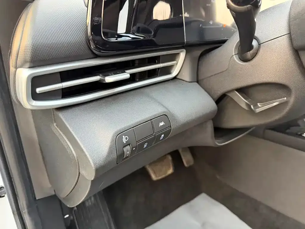 Hyundai Elantra — фото 9