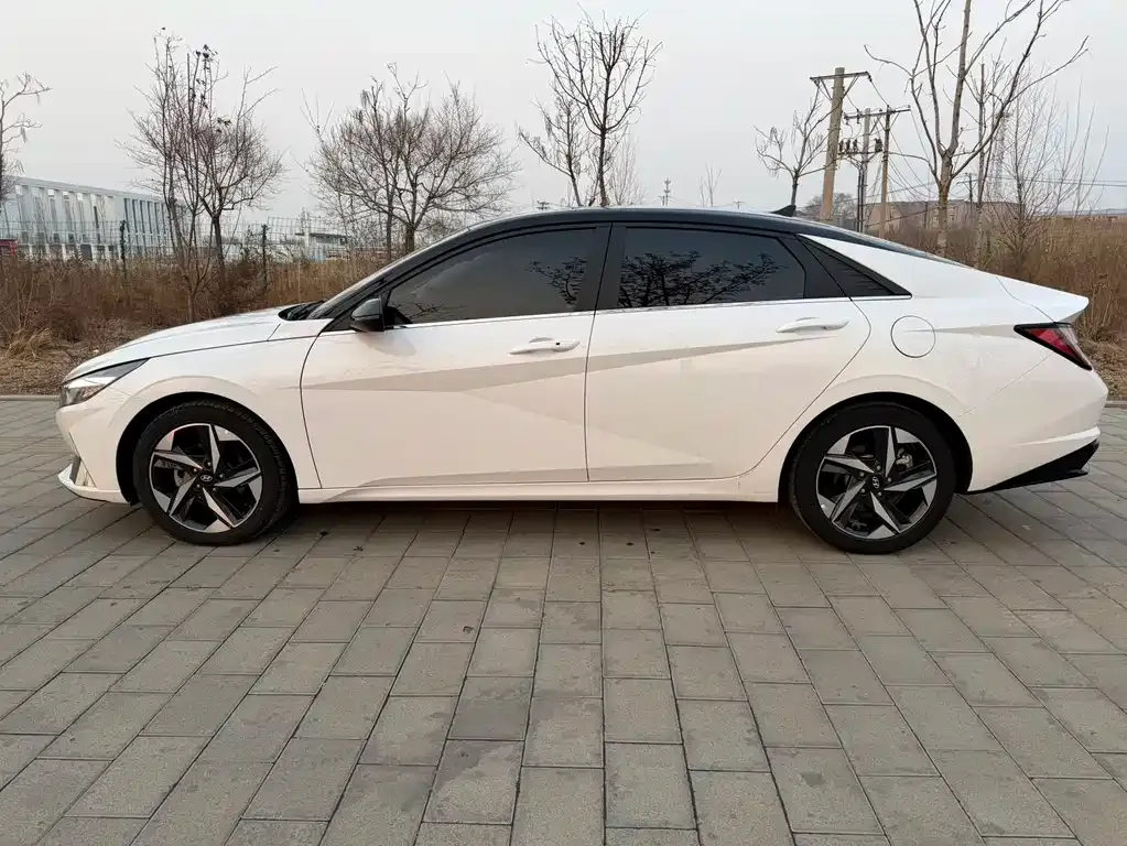 Hyundai Elantra — фото 6