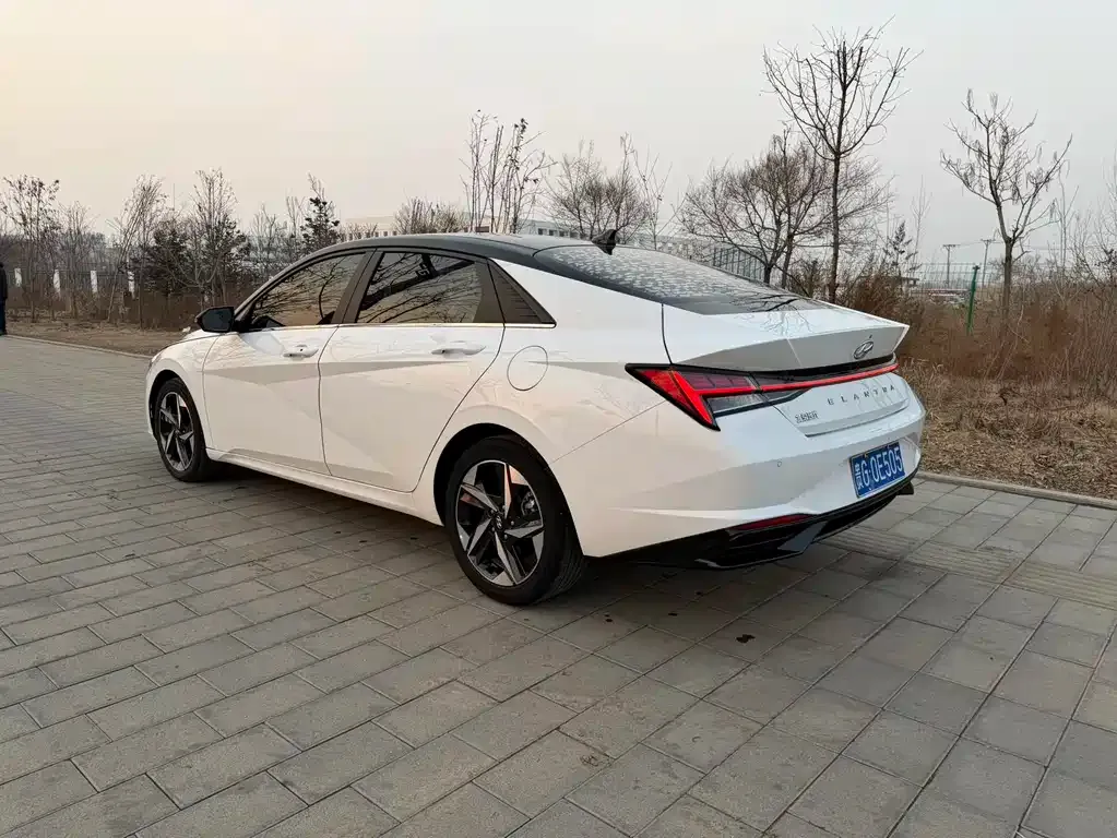 Hyundai Elantra — фото 2