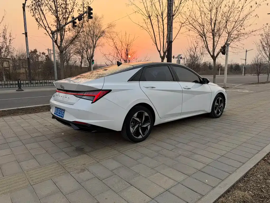 Hyundai Elantra — фото 10