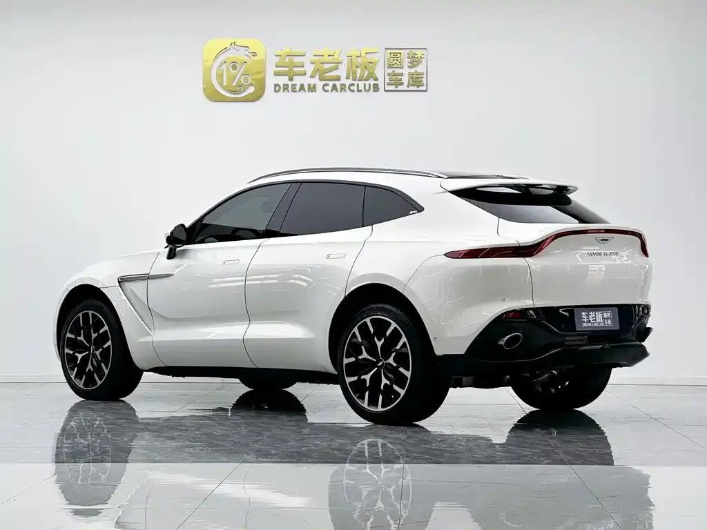 Aston Martin DBX — фото 7