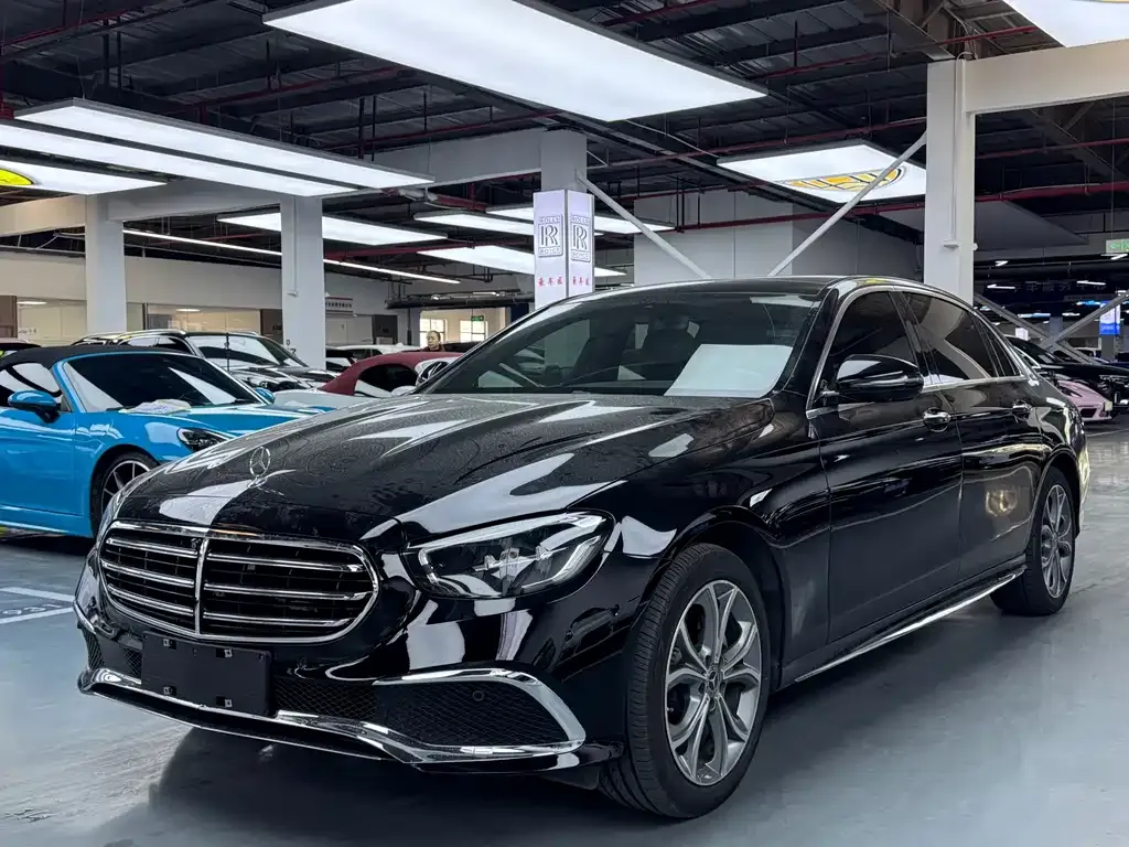 Mercedes-Benz E-Class — фото 1