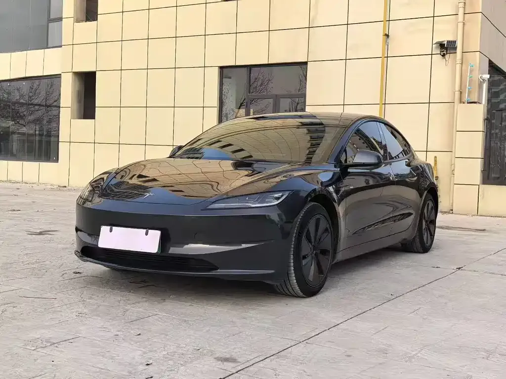 Tesla Model 3 — фото 1