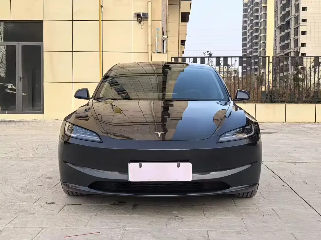 Tesla Model 3 — фото 9