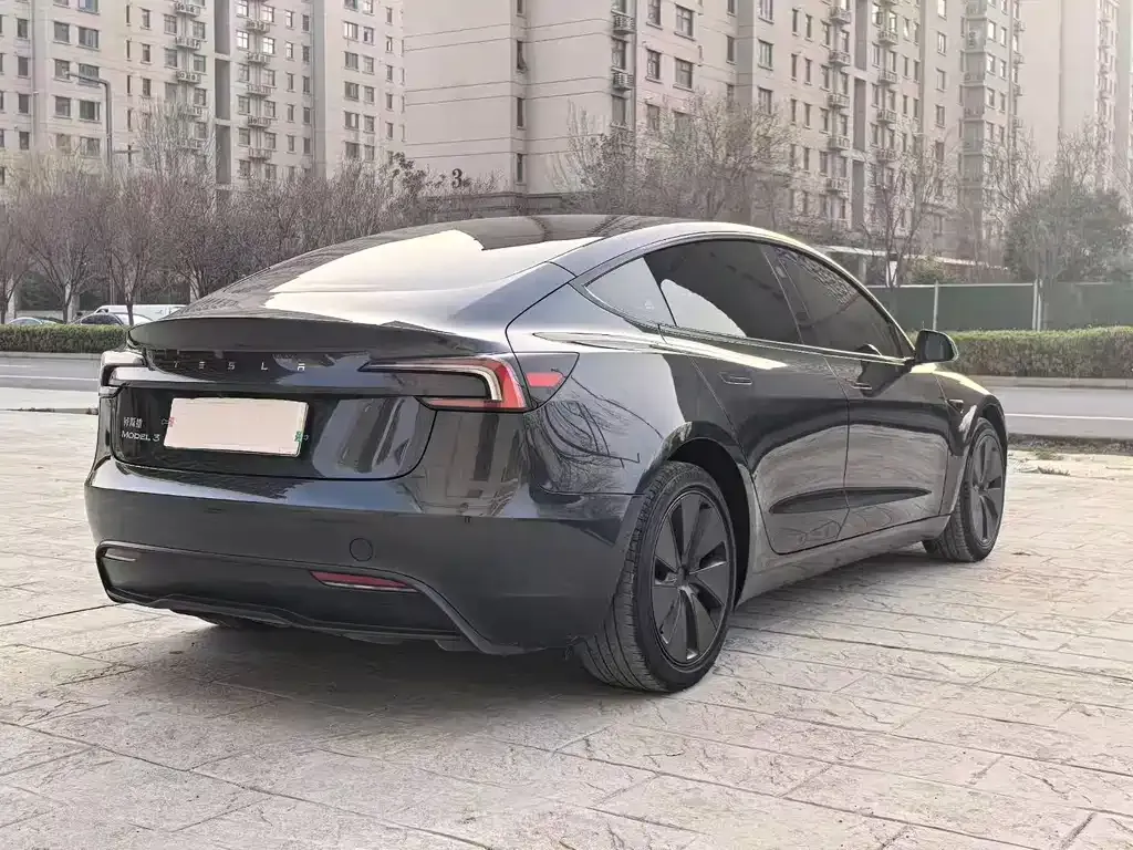 Tesla Model 3 — фото 2