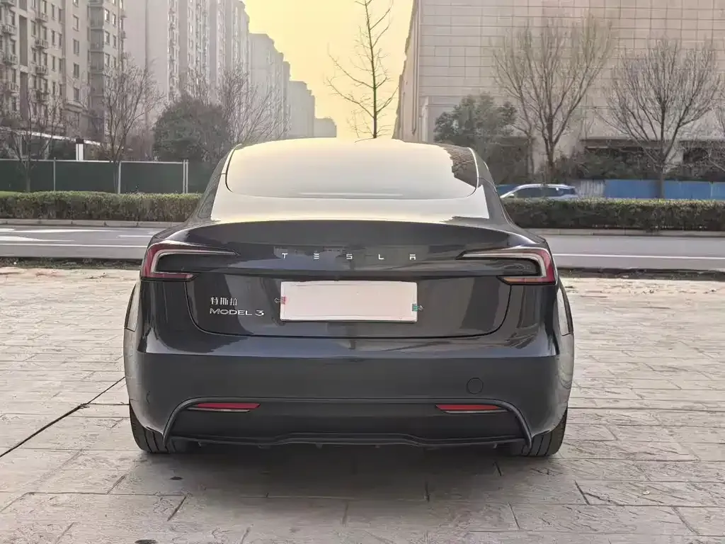 Tesla Model 3 — фото 7