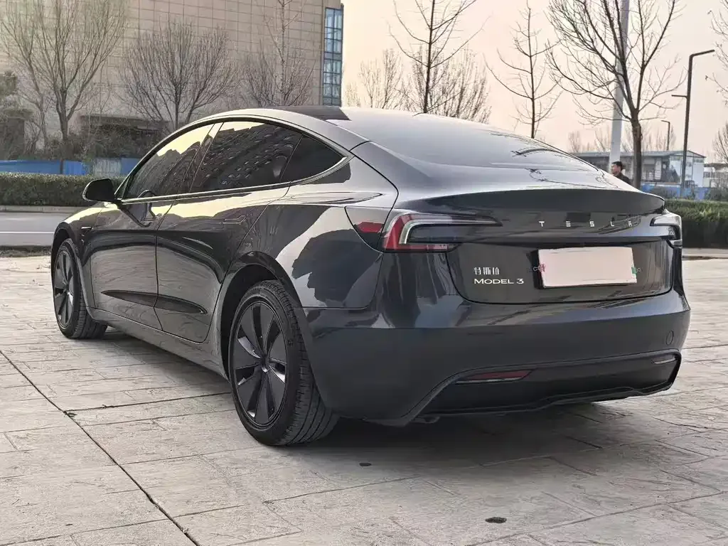 Tesla Model 3 — фото 8