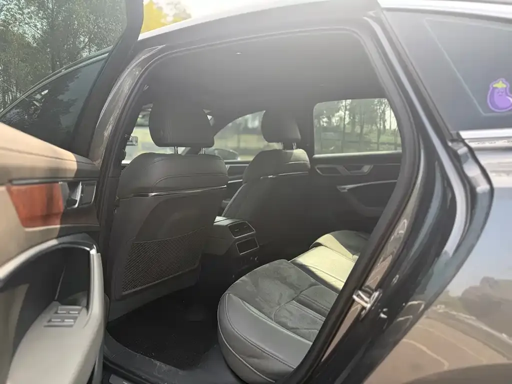 Audi A6L 2023 из CN, фото 3
