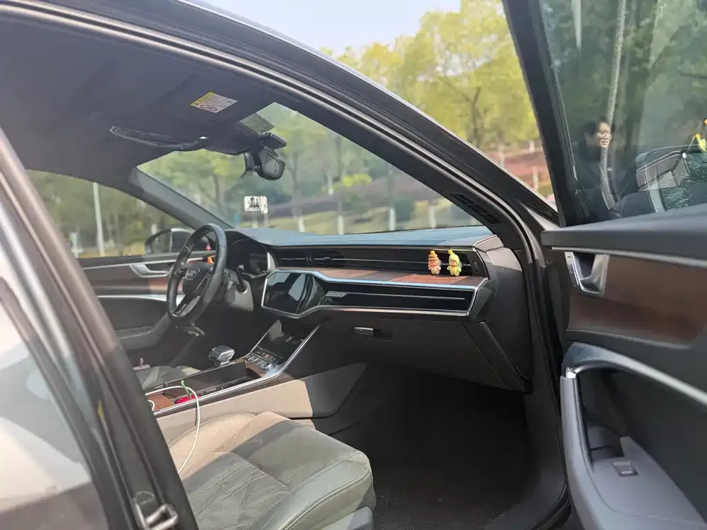 Audi A6L 2023 из CN, фото 6