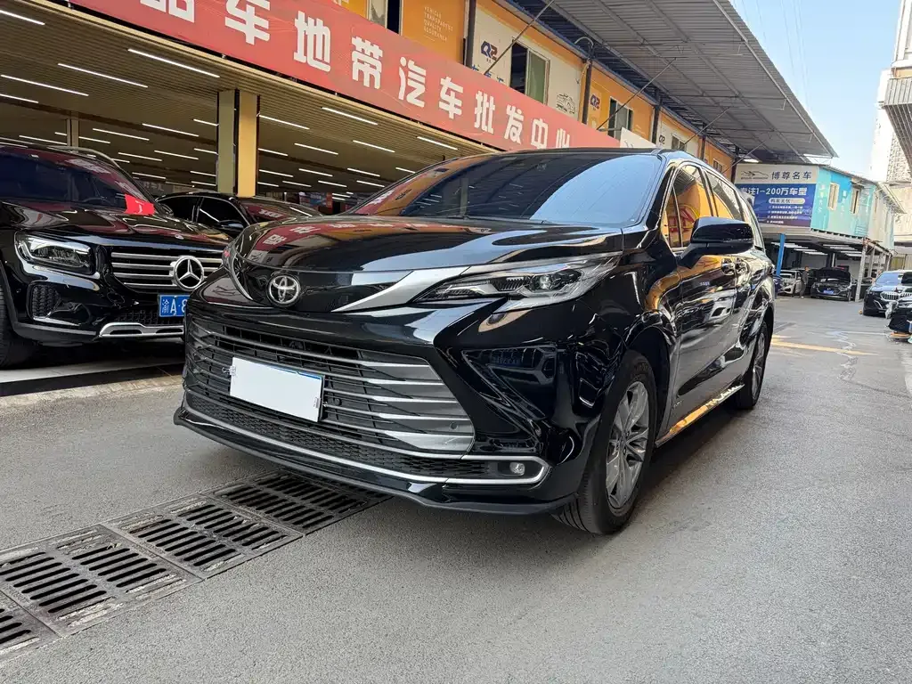 Toyota Sienna 2024 из CN, фото 1