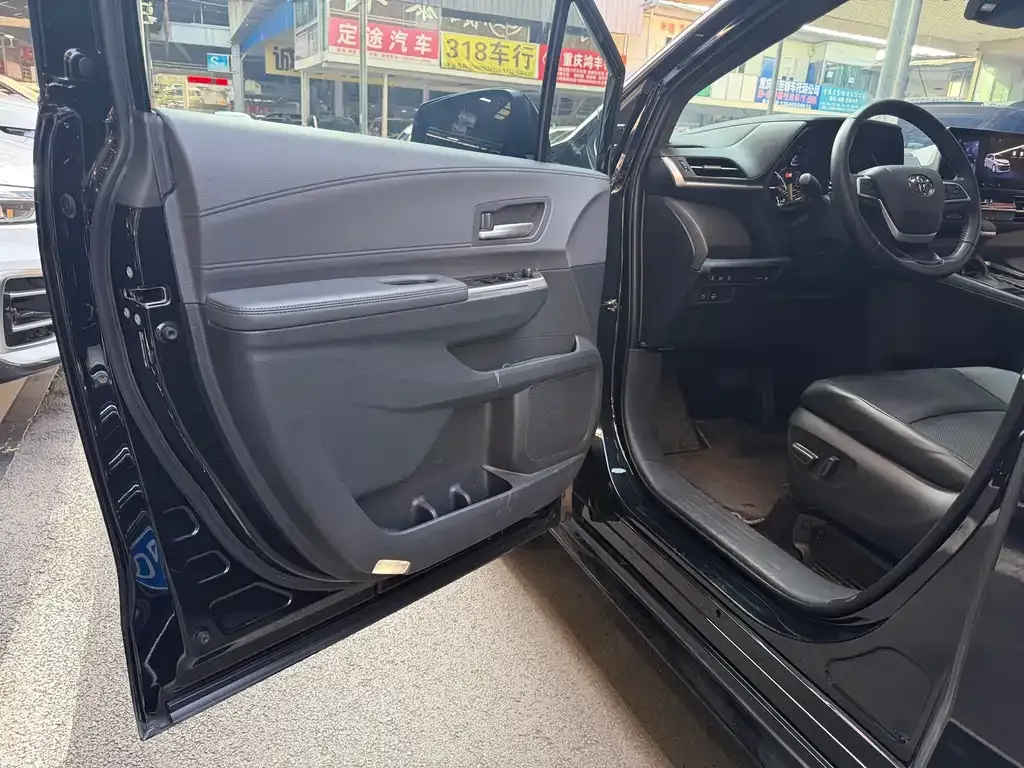 Toyota Sienna 2024 из CN, фото 4