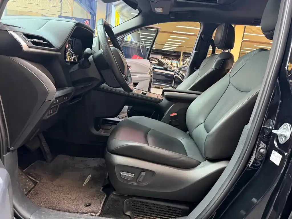 Toyota Sienna 2024 из CN, фото 2