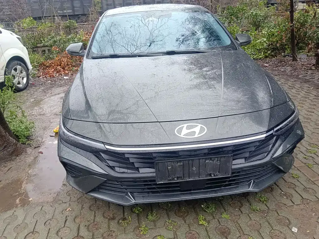 Hyundai Elantra 2023 из CN, фото 1