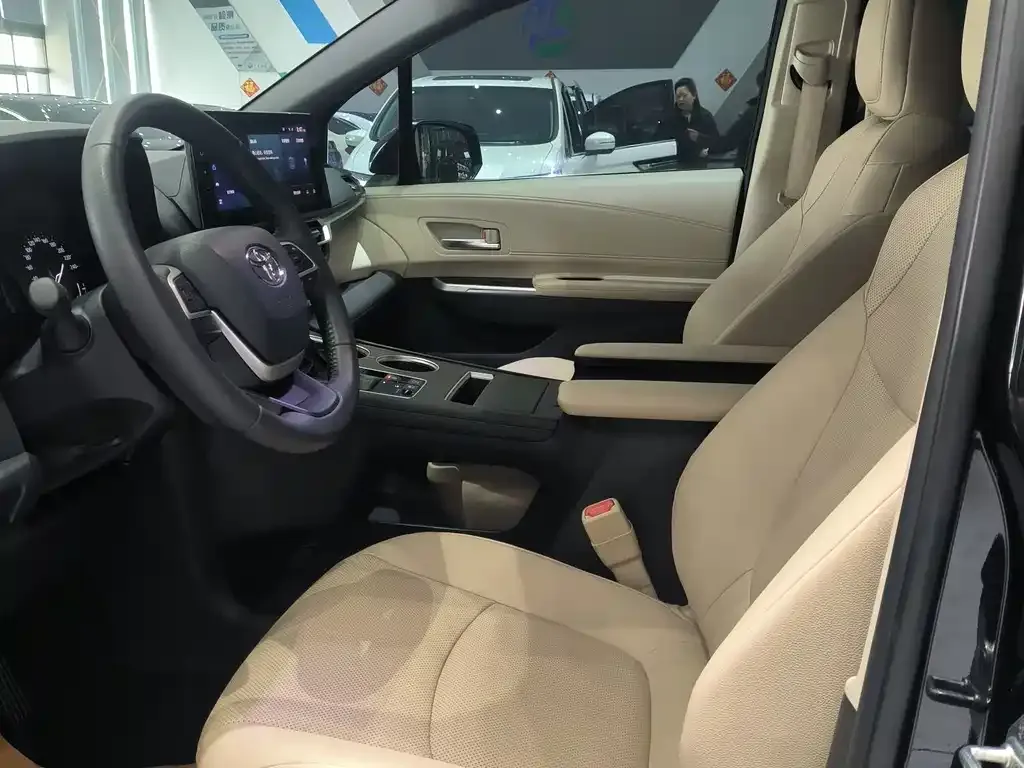 Toyota Granvia — фото 10