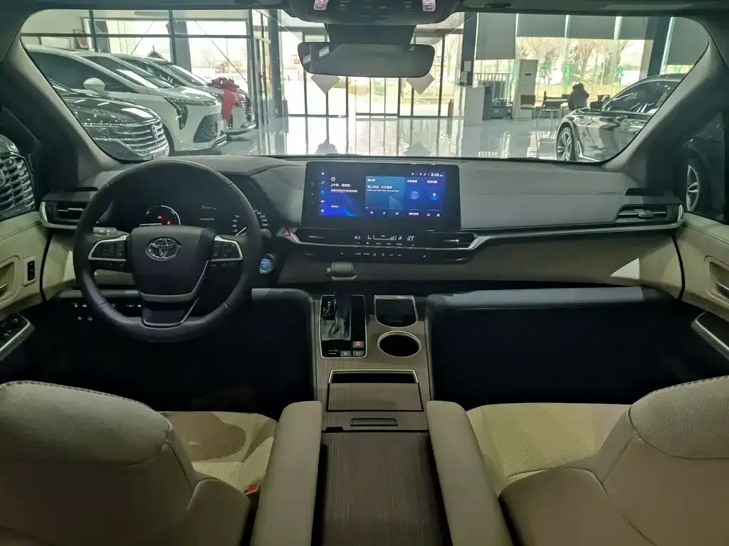 Toyota Granvia — фото 9
