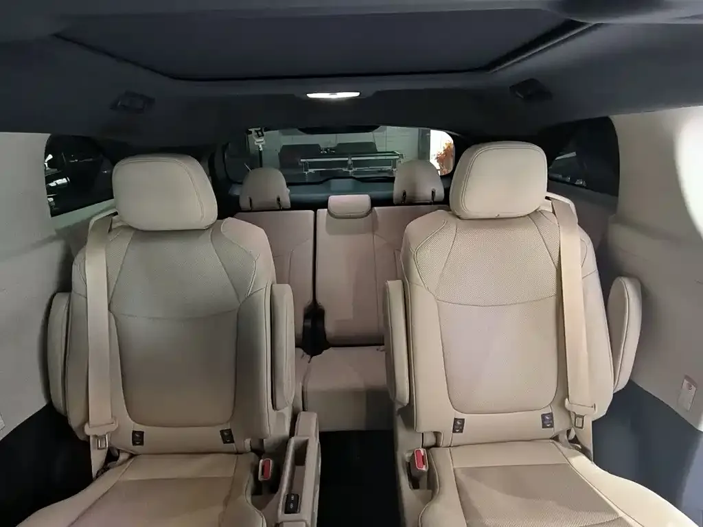 Toyota Granvia — фото 2