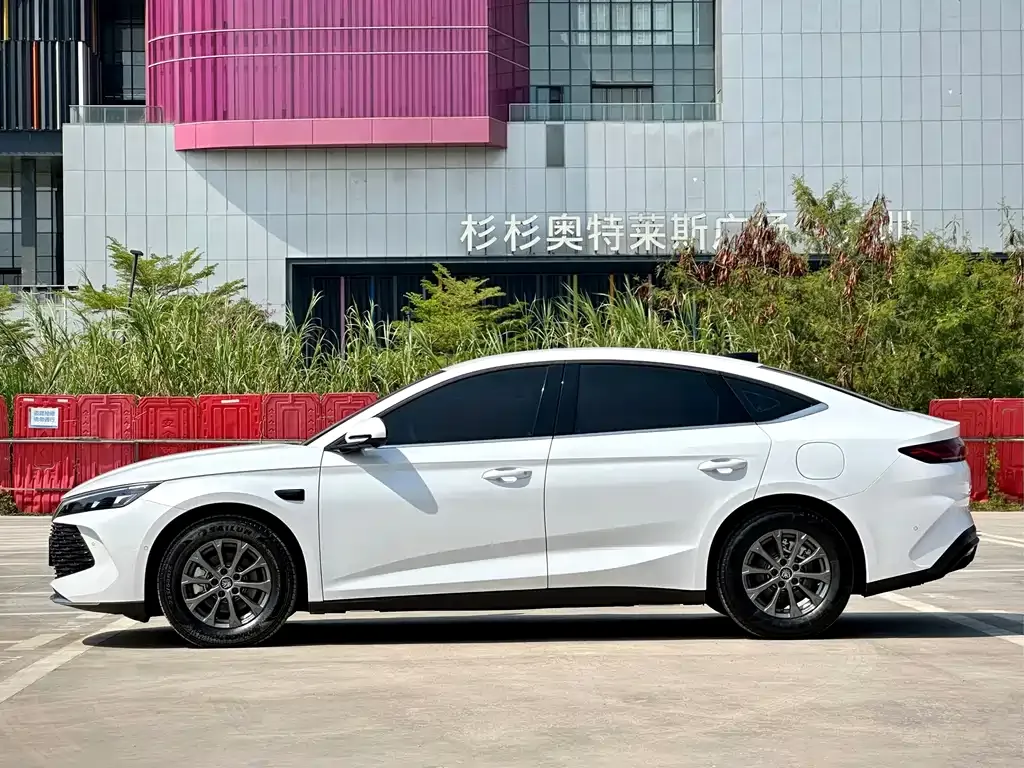 BYD Qin L — фото 9