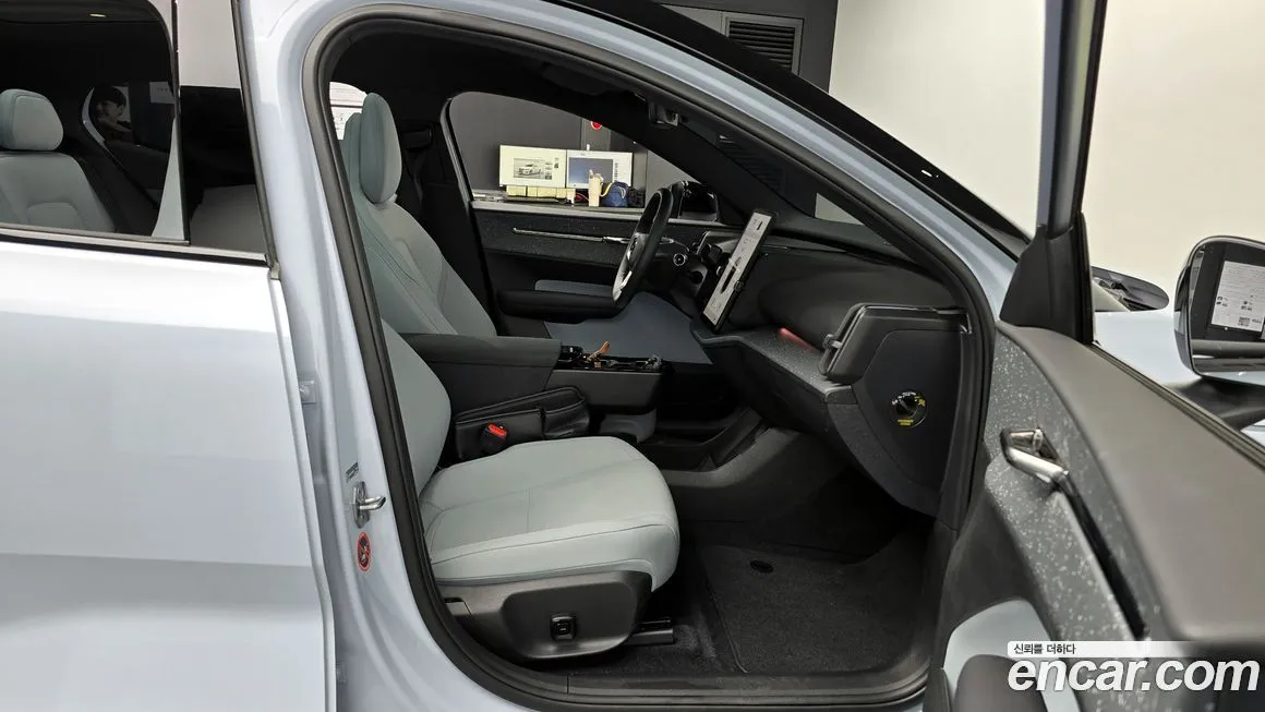 Volvo EX30 2025 из KR, фото 5