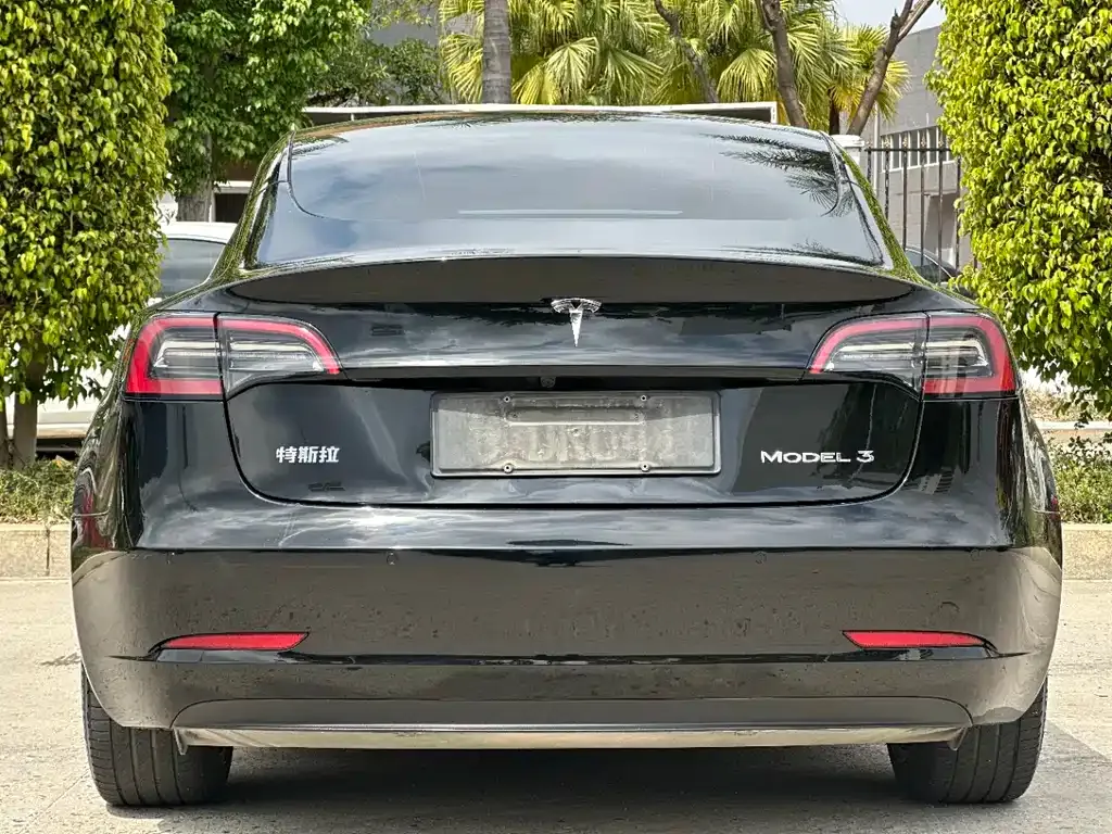 Tesla Model 3 — фото 9