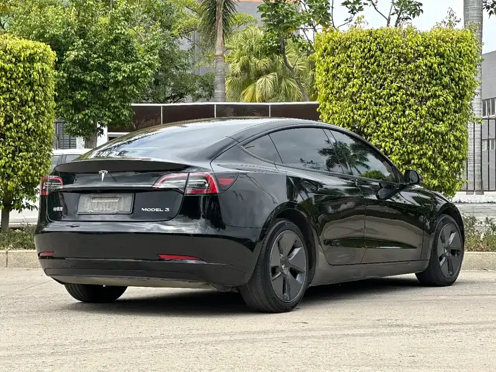 Tesla Model 3 — фото 7