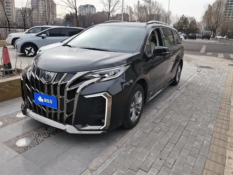 Toyota Sienna 2023 из CN, фото 1