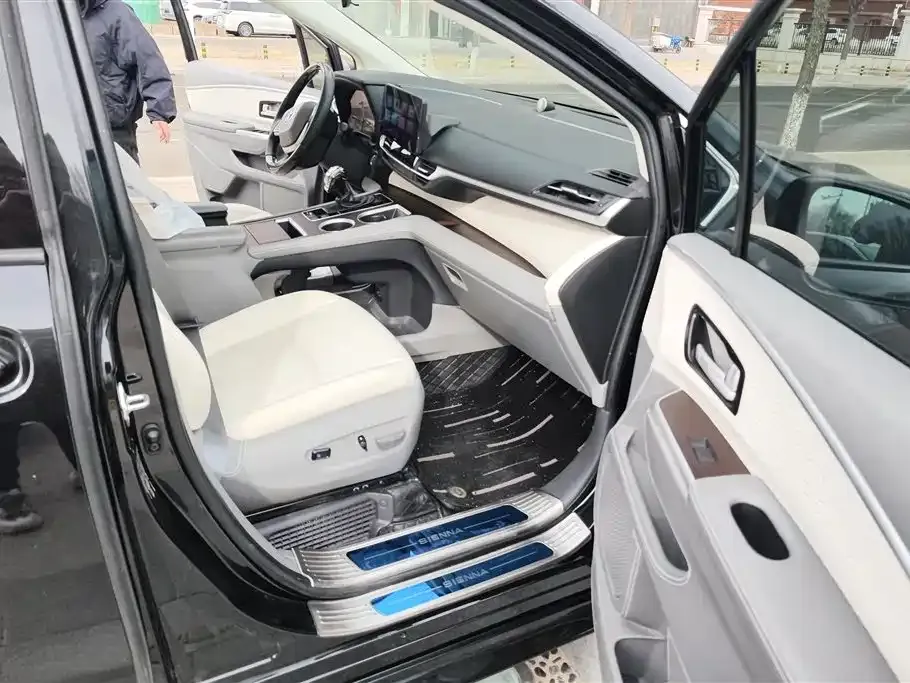 Toyota Sienna 2023 из CN, фото 6
