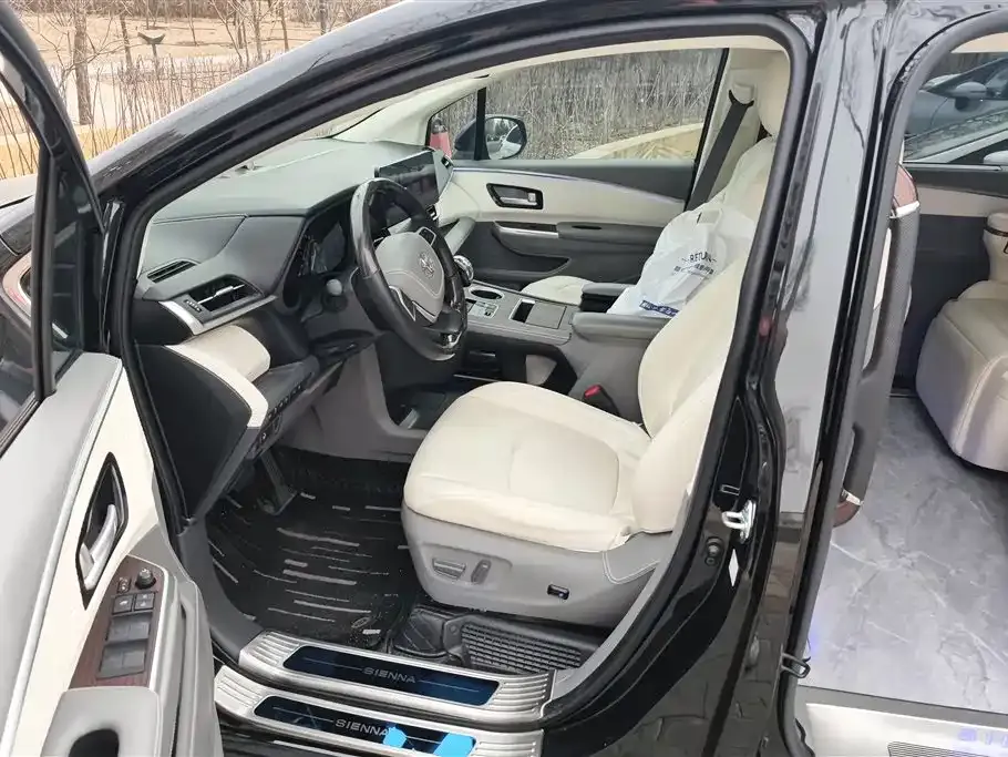 Toyota Sienna 2023 из CN, фото 4