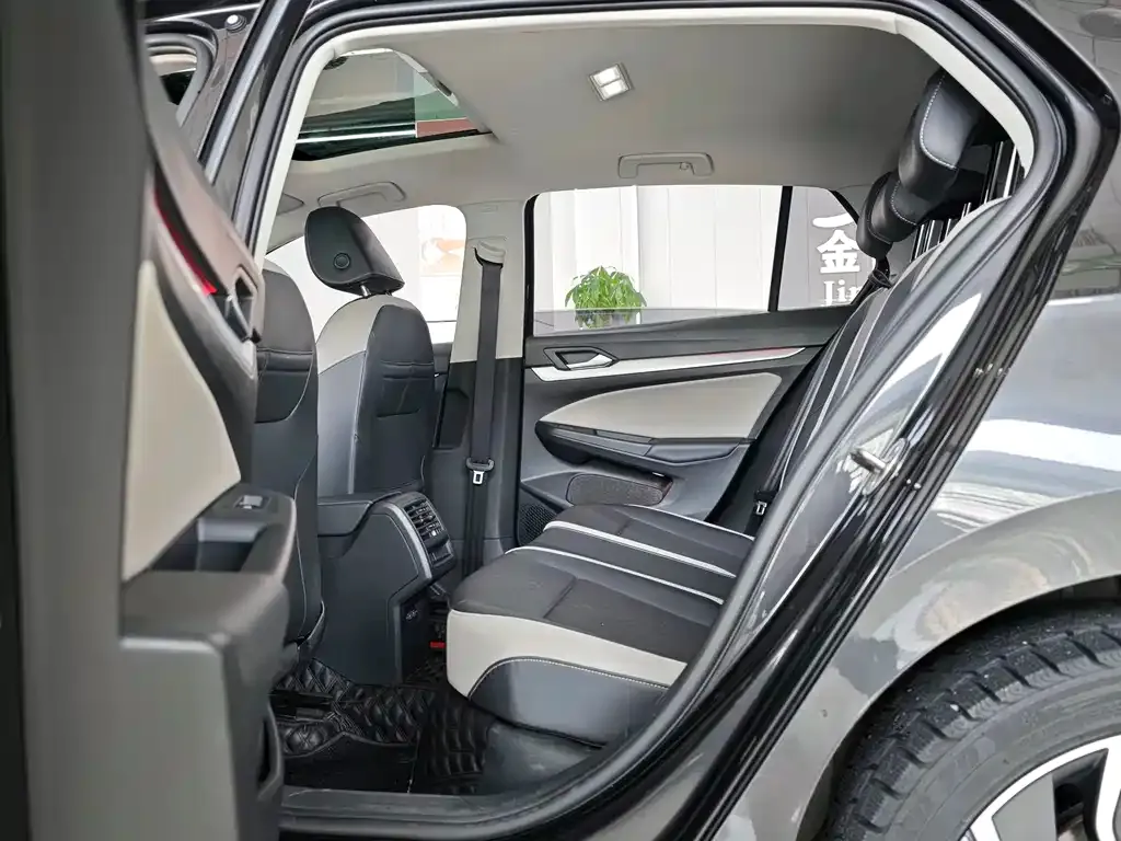 Volkswagen Golf 2021 из CN, фото 10