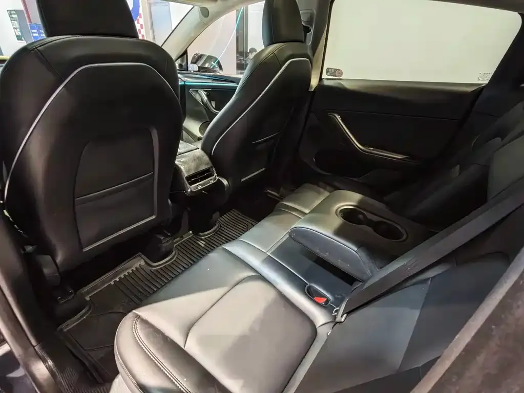 Tesla Model Y — фото 5
