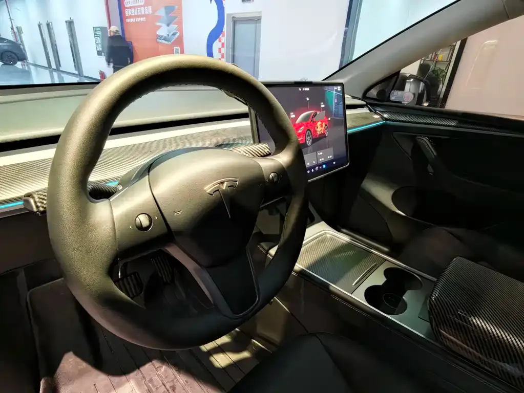 Tesla Model Y — фото 2