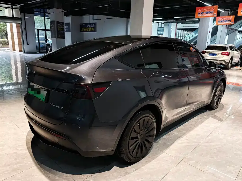 Tesla Model Y — фото 4