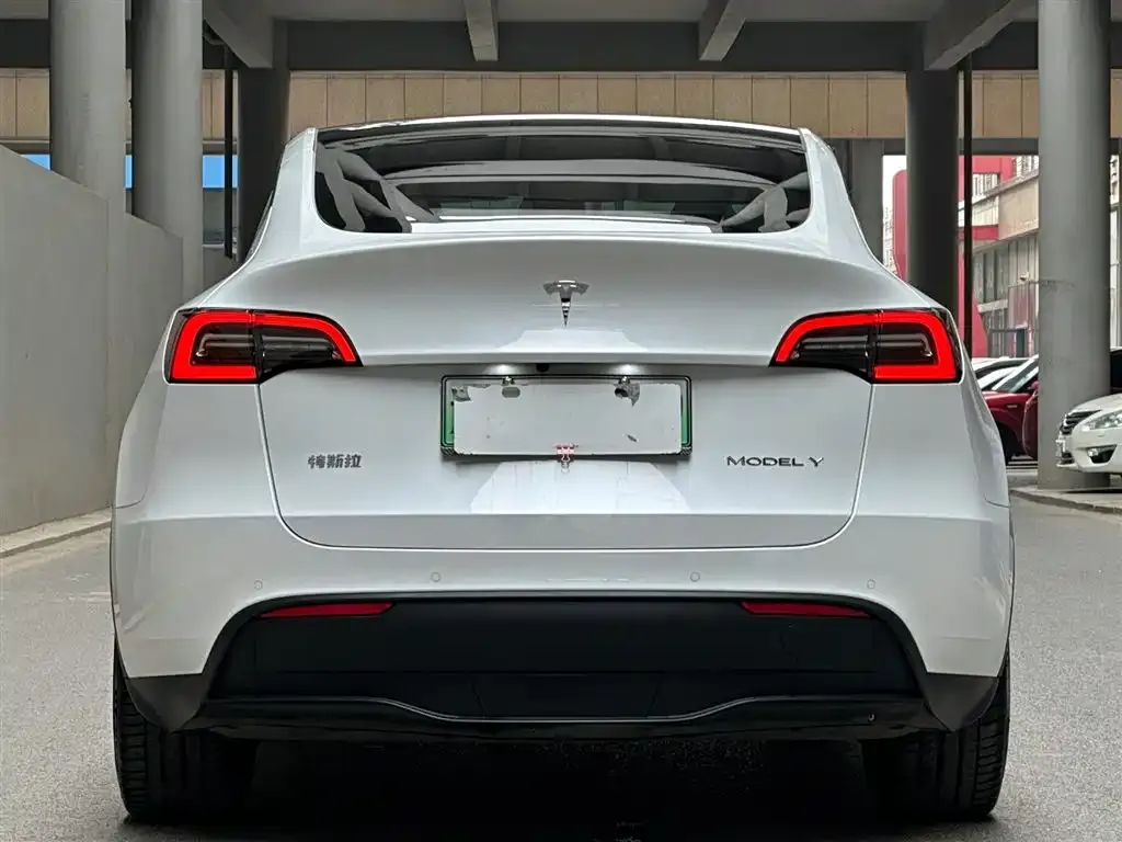 Tesla Model Y — фото 5