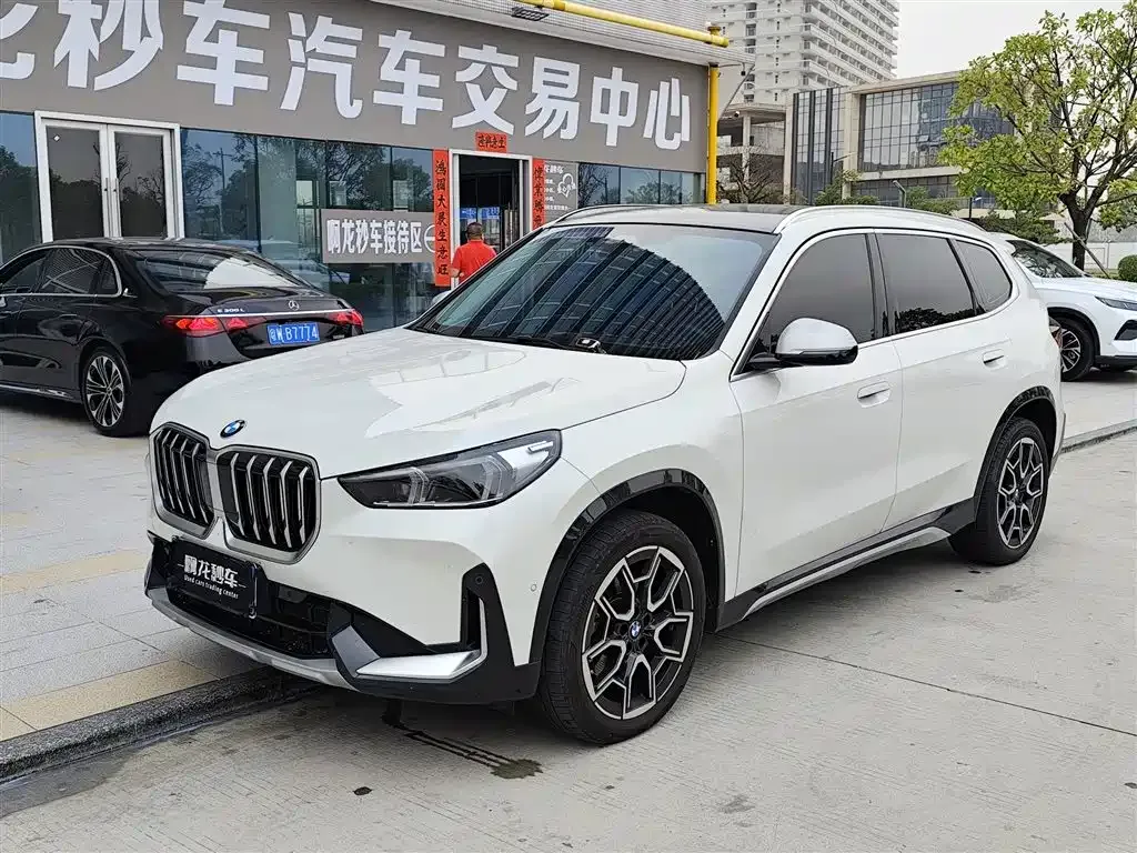 BMW X1 — фото 1