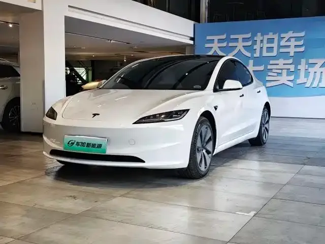 Tesla Model 3 — фото 1