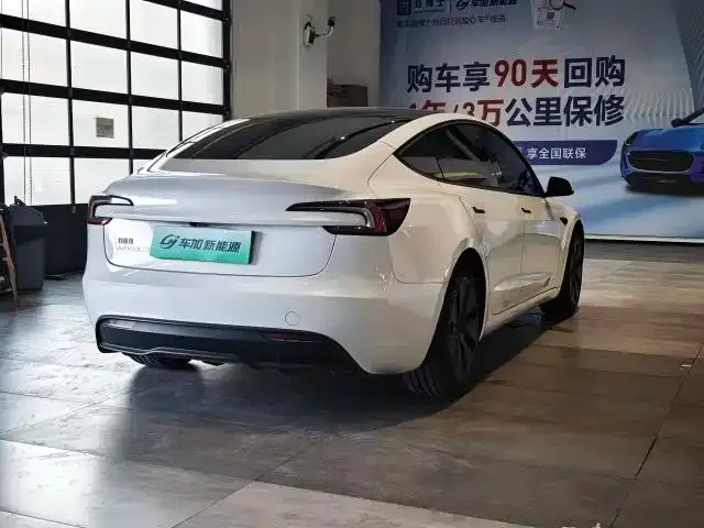 Tesla Model 3 — фото 4