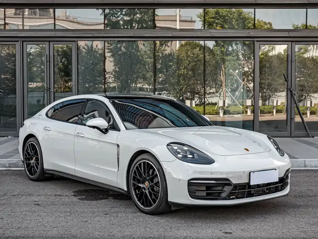 Porsche Panamera — фото 1