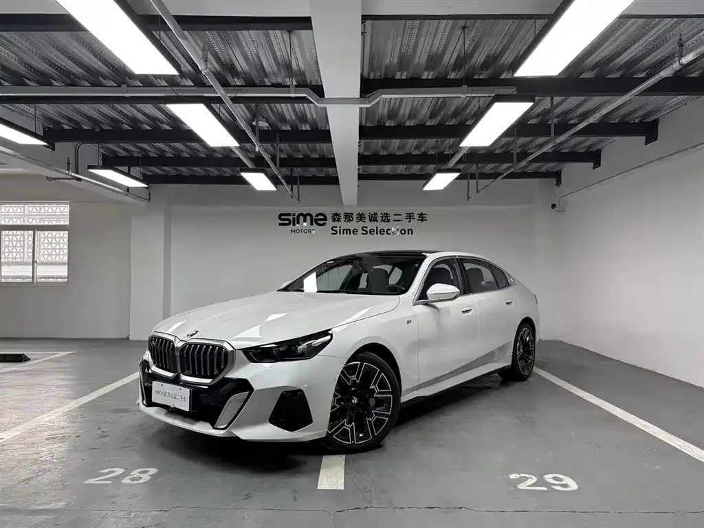 BMW 5 Series — фото 1