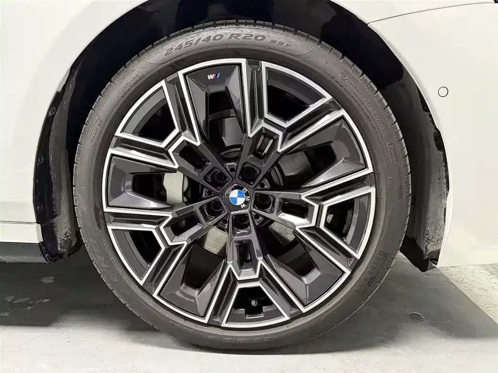BMW 5 Series — фото 8