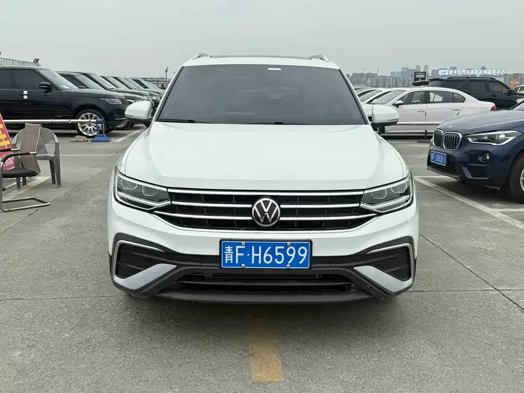 Volkswagen Tiguan L — фото 2