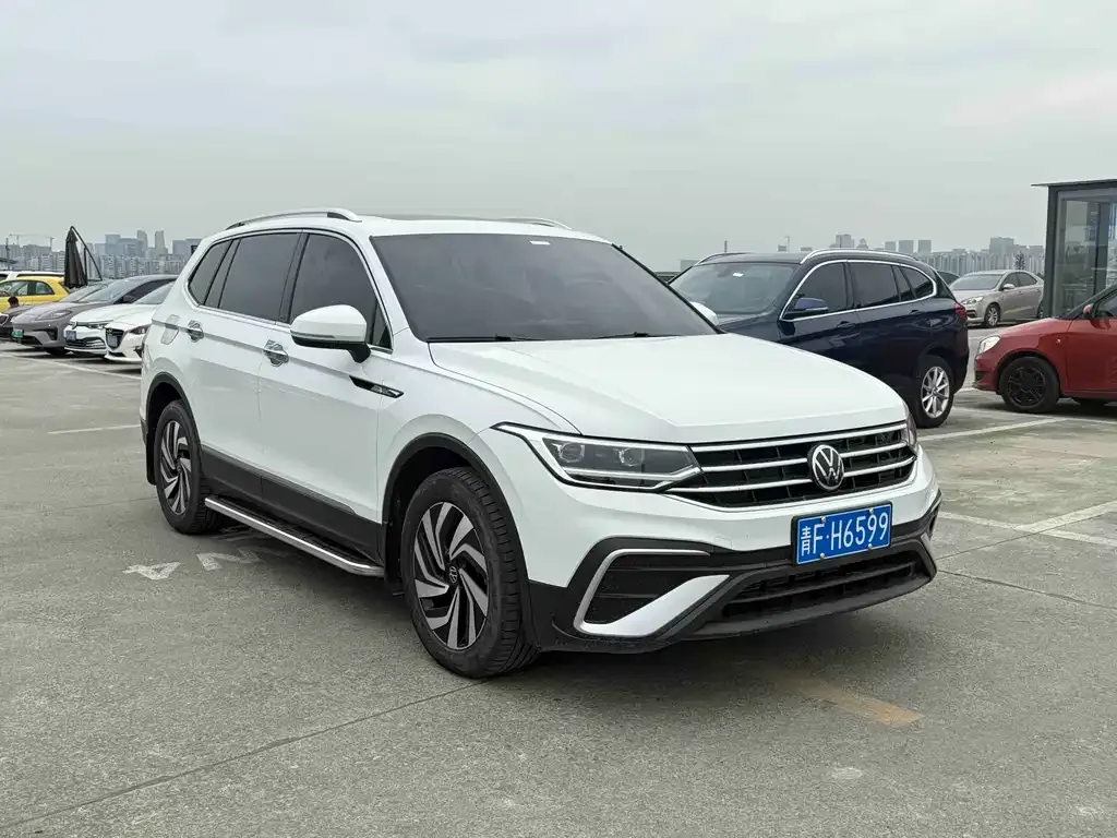 Volkswagen Tiguan L — фото 4