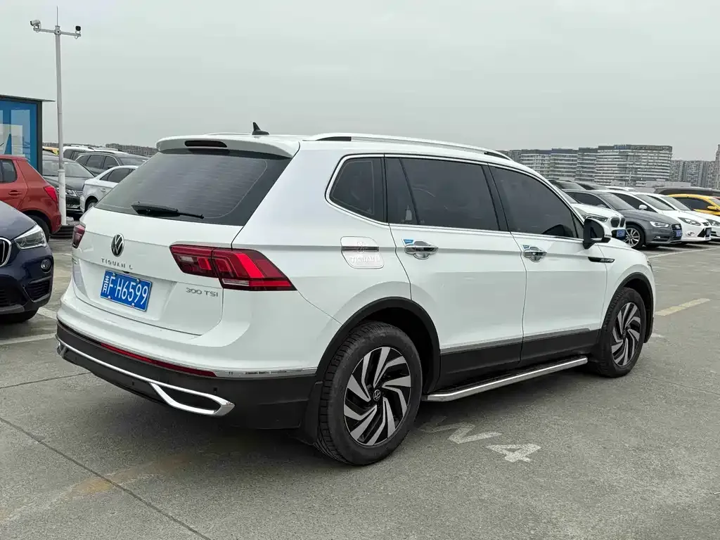 Volkswagen Tiguan L — фото 3