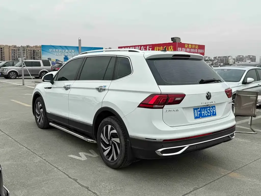 Volkswagen Tiguan L — фото 9