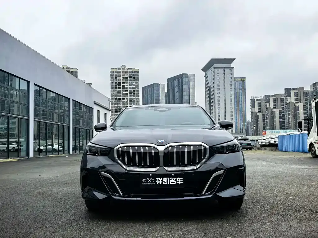 BMW 5 Series — фото 4