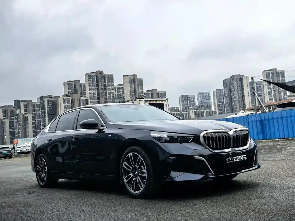 BMW 5 Series — фото 10