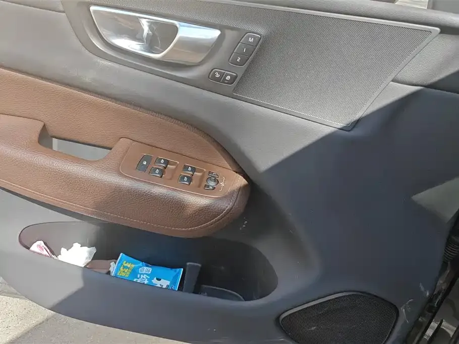 Volvo XC60 2022 из CN, фото 3